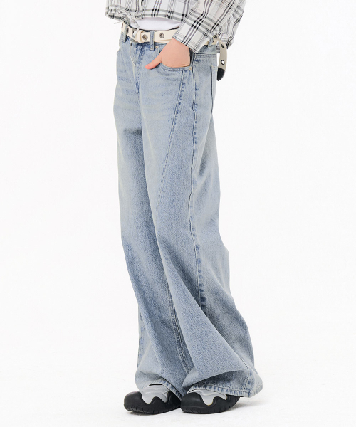 CHASECULT（チェイスカルト）の「レディースライトトーンダーツ変形ワイドデニムパンツ-FBRG2374C0D（デニムパンツ・レディース・ブルー・70/76/74/67）」の4枚目の写真
