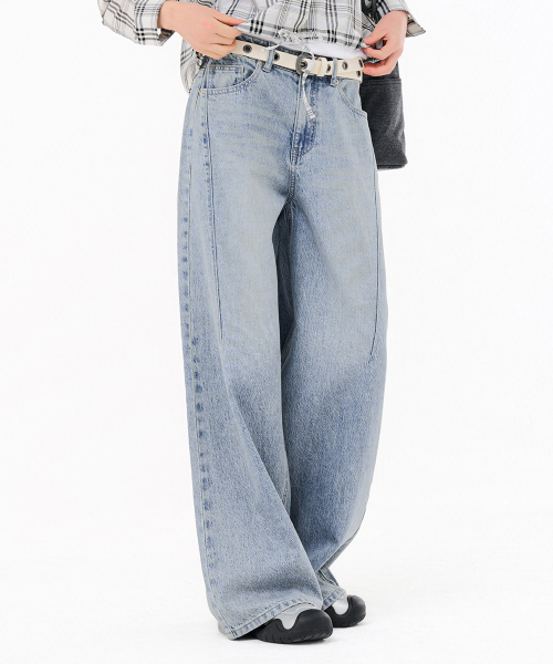 CHASECULT（チェイスカルト）の「レディースライトトーンダーツ変形ワイドデニムパンツ-FBRG2374C0D（デニムパンツ・レディース・ブルー・70/76/74/67）」の5枚目の写真