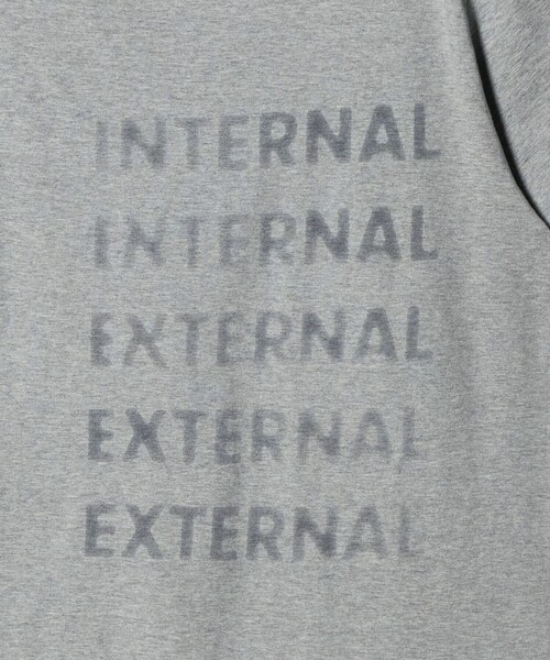 ATTISESSION(アティセッション)の「<ATTISESSION>ビック オフショルダー Tシャツ(Tシャツ/カットソー・レディース・グレー系/ホワイト・FREE)」の14枚目の写真
