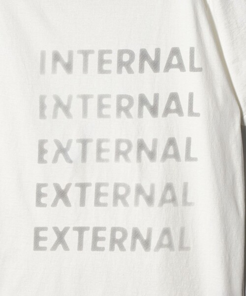 ATTISESSION(アティセッション)の「<ATTISESSION>ビック オフショルダー Tシャツ(Tシャツ/カットソー・レディース・グレー系/ホワイト・FREE)」の17枚目の写真