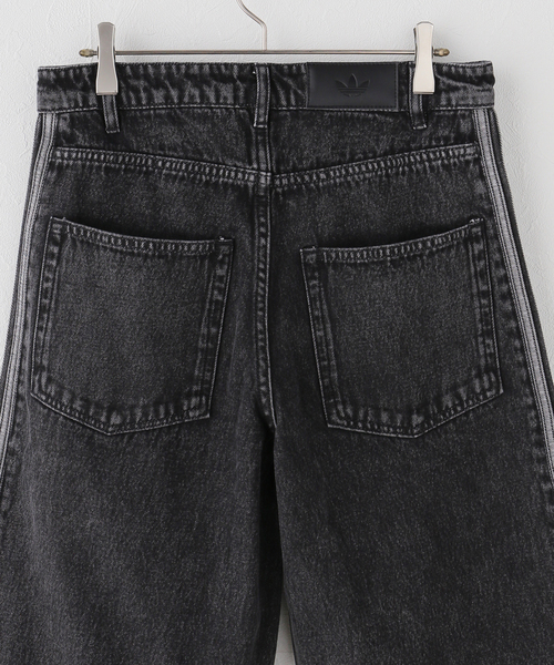 adidas Originals（アディダスオリジナルス）の「adidas originals / アディダス オリジナルス FIREBIRD ADICOLOR DENIM SHORTS（その他パンツ・レディース・ブラック・30/28）」の3枚目の写真
