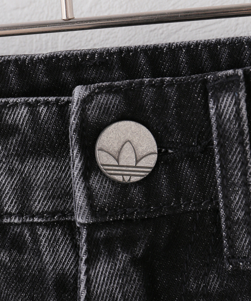 adidas Originals（アディダスオリジナルス）の「adidas originals / アディダス オリジナルス FIREBIRD ADICOLOR DENIM SHORTS（その他パンツ・レディース・ブラック・30/28）」の5枚目の写真