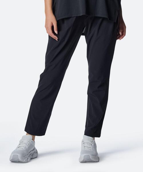 UNDER ARMOUR(アンダーアーマー)の「UAライバル ウーブン スリム パンツ(トレーニング/レディース)(その他パンツ・レディース・ブラック・M/L/XL/S)」の1枚目の写真