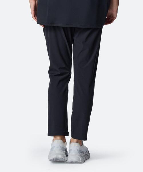 UNDER ARMOUR(アンダーアーマー)の「UAライバル ウーブン スリム パンツ(トレーニング/レディース)(その他パンツ・レディース・ブラック・M/L/XL/S)」の2枚目の写真