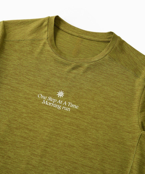 BUTTON SEOUL（ボタンソウル）の「[ウィメンズ] エアライトバックグラフィックモーニングランロングスリーブ (7 COLOR)（Tシャツ/カットソー・レディース・オリーブ/ブラック/ピンク/ブラウン/オレンジ/パープル/レモンイエロー・SMALL/MEDIUM/LARGE）」の15枚目の写真