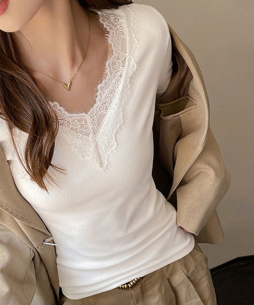 Doux Belle（ドゥーベル）の「レース付きVネックトップス（Tシャツ/カットソー・レディース・ホワイト/ブラック・LARGE/MEDIUM）」の2枚目の写真