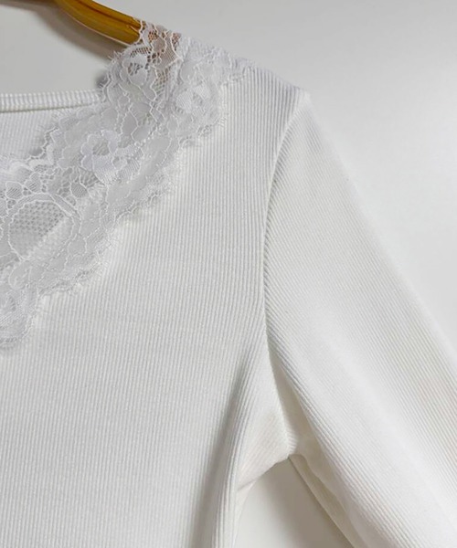 Doux Belle（ドゥーベル）の「レース付きVネックトップス（Tシャツ/カットソー・レディース・ホワイト/ブラック・LARGE/MEDIUM）」の6枚目の写真