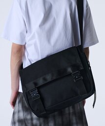MAISON MINED（メゾンミネド）の「TWO BUCKLE MESSENGER BAG（メッセンジャーバッグ）」
