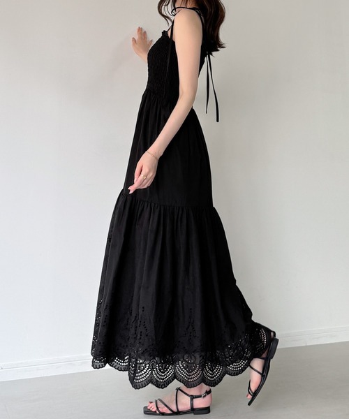 junoah(ジュノア)の「コットンレースシャーリングキャミワンピース(一部ペチセット)(ワンピース・レディース・ホワイト/ライトブルー/ブラック・SMALL/MEDIUM/LARGE)」の3枚目の写真