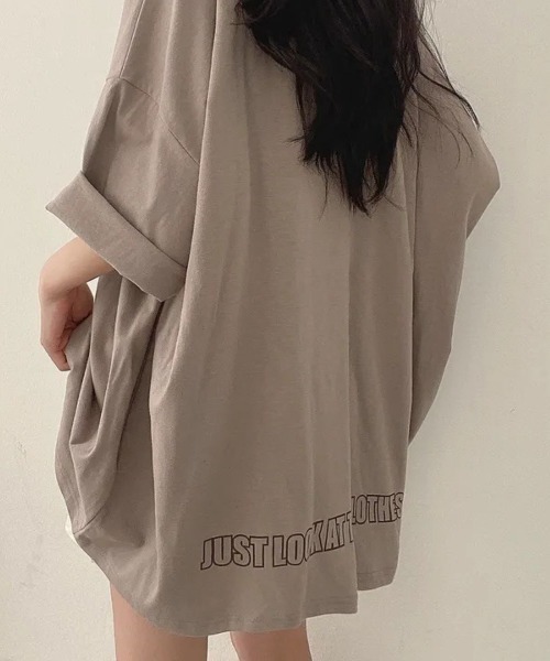 LETee(レティー)の「ゆるっとシルエットでこなれ感♪大人カジュアルに決まるビッグTシャツ(Tシャツ/カットソー・レディース・ダークグレー/ブラック/カーキ・FREE)」の18枚目の写真