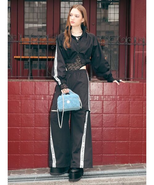 EVRIS(エヴリス)の「ラメラインワイドパンツ【セットアップ着用可能】(カーゴパンツ・レディース・ホワイト/ブラック/レッド・FREE)」の6枚目の写真