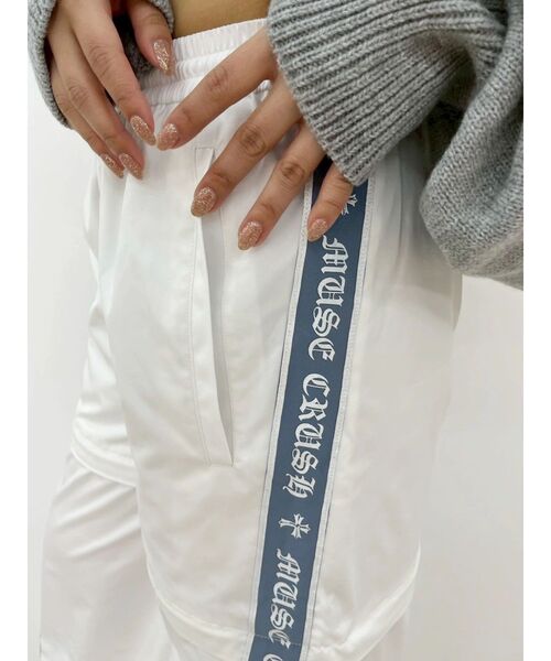 EVRIS(エヴリス)の「ラメラインワイドパンツ【セットアップ着用可能】(カーゴパンツ・レディース・ホワイト/ブラック/レッド・FREE)」の15枚目の写真