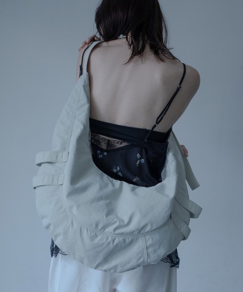 VACANCY(ヴァカンシー)の「ムーンシルエットナイロンショルダーバッグ(ショルダーバッグ・レディース・オレンジ/ブラック/ライトグレー・FREE)」の6枚目の写真