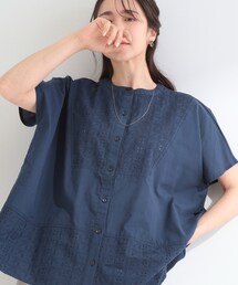 【体型カバー/S~LL】インせず着られて刺繍が目を引く 切替ノーカラーブラウス