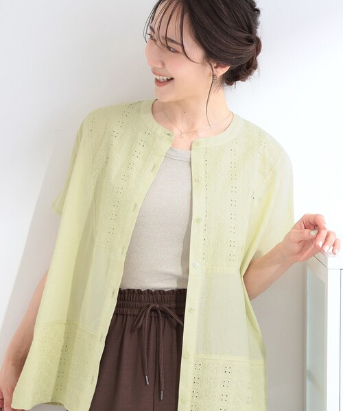 SHOO・LA・RUE(シューラルー)の「刺繍切り替え前あきブラウス(シャツ/ブラウス・レディース・ネイビー/イエロー系その他/ホワイト・04/03/02/01)」の3枚目の写真