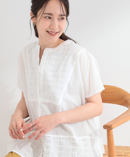 SHOO・LA・RUE(シューラルー)の「刺繍切り替え前あきブラウス(シャツ/ブラウス・レディース・ネイビー/イエロー系その他/ホワイト・04/03/02/01)」の1枚目の写真