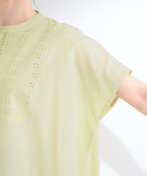 SHOO・LA・RUE(シューラルー)の「刺繍切り替え前あきブラウス(シャツ/ブラウス・レディース・ネイビー/イエロー系その他/ホワイト・04/03/02/01)」の5枚目の写真