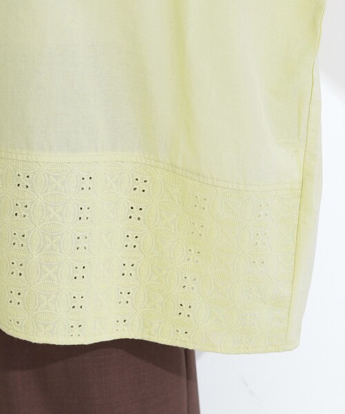 SHOO・LA・RUE(シューラルー)の「刺繍切り替え前あきブラウス(シャツ/ブラウス・レディース・ネイビー/イエロー系その他/ホワイト・04/03/02/01)」の4枚目の写真