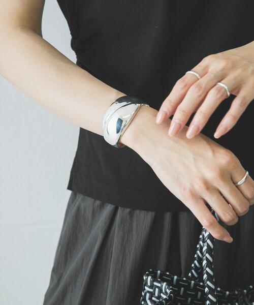 PHILIPPE AUDIBERT（フィリップ オーディベール）の「PHILIPPE AUDIBERT　HOLLOW BRACELET（ブレスレット・レディース・シルバー・-）」の2枚目の写真