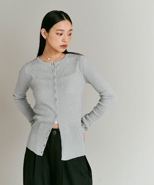 W:Huku(フーク)の「【W:Huku / ウールミックスライトニット】カーディガン / Wool Blend Lightweight Knit Cardigan(ニット/セーター・レディース・チャコール/ブラック/ライトグレー/ブラウン・FREE)」の2枚目の写真