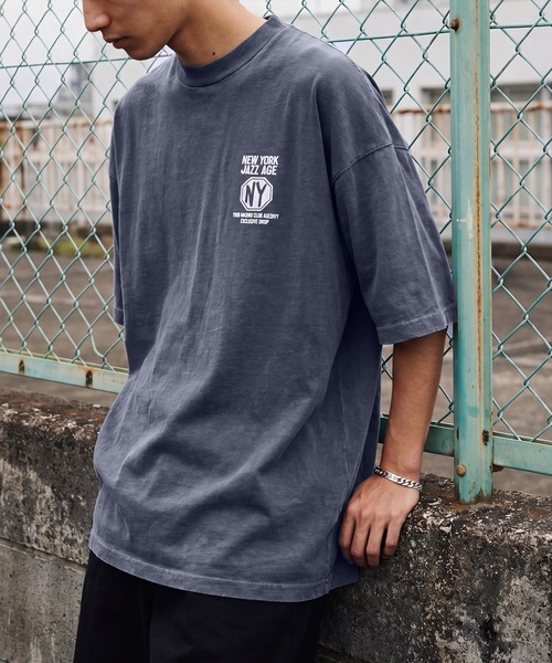 Carhartt WIP(カーハートダブリューアイピー)の「【MAISON CLUB】50's Brand Emblem Logo Tee / Made in Japan ピグメントダイ加工 日本製(Tシャツ/カットソー・メンズ・ネイビー/ブラック・L/M)」の1枚目の写真