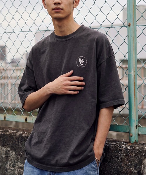 Carhartt WIP(カーハートダブリューアイピー)の「【MAISON CLUB】50's Brand Emblem Logo Tee / Made in Japan ピグメントダイ加工 日本製(Tシャツ/カットソー・メンズ・ネイビー/ブラック・L/M)」の2枚目の写真