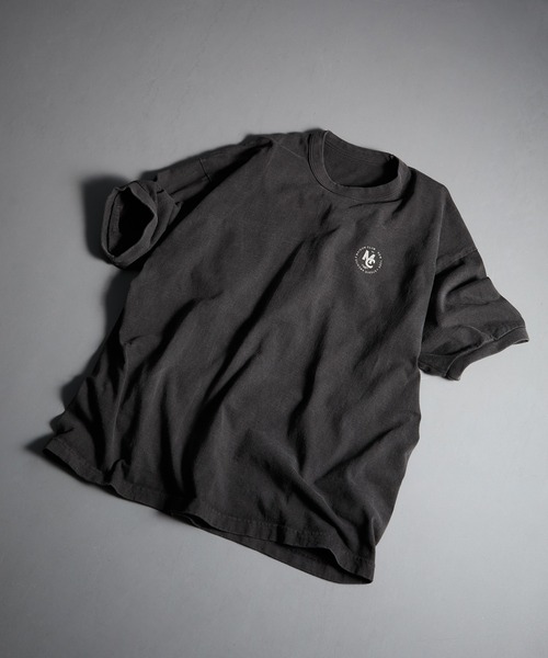 Carhartt WIP(カーハートダブリューアイピー)の「【MAISON CLUB】50's Brand Emblem Logo Tee / Made in Japan ピグメントダイ加工 日本製(Tシャツ/カットソー・メンズ・ネイビー/ブラック・L/M)」の5枚目の写真