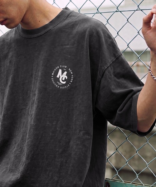 Carhartt WIP(カーハートダブリューアイピー)の「【MAISON CLUB】50's Brand Emblem Logo Tee / Made in Japan ピグメントダイ加工 日本製(Tシャツ/カットソー・メンズ・ネイビー/ブラック・L/M)」の4枚目の写真