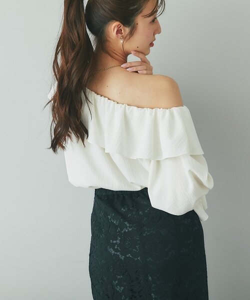 La boutique BonBon(ラブティックボンボン)の「【程よい肌見せ】アシメワンショルブラウス(シャツ/ブラウス・レディース・ネイビー/バイオレット/オフホワイト・FREE)」の6枚目の写真