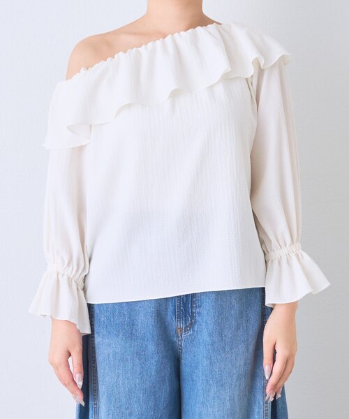 La boutique BonBon(ラブティックボンボン)の「【程よい肌見せ】アシメワンショルブラウス(シャツ/ブラウス・レディース・ネイビー/バイオレット/オフホワイト・FREE)」の10枚目の写真
