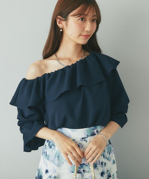 La boutique BonBon(ラブティックボンボン)の「【程よい肌見せ】アシメワンショルブラウス(シャツ/ブラウス・レディース・ネイビー/バイオレット/オフホワイト・FREE)」の22枚目の写真