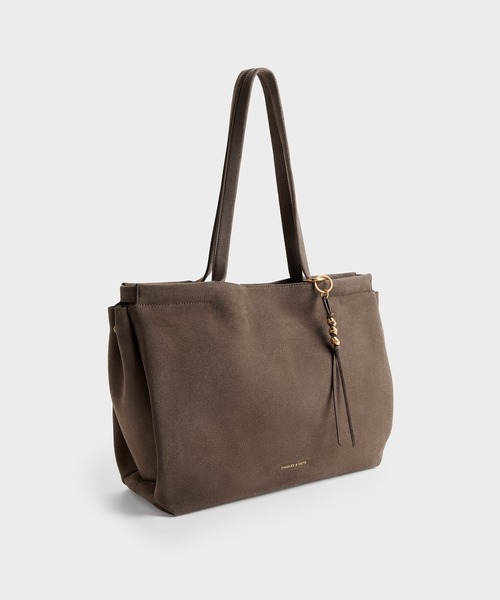 CHARLES & KEITH(チャールズ & キース)の「Zephyr ゼファー タッセル トートバッグ(トートバッグ・レディース・レディッシュグレー・XL)」の2枚目の写真
