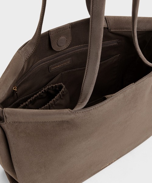 CHARLES & KEITH(チャールズ & キース)の「Zephyr ゼファー タッセル トートバッグ(トートバッグ・レディース・レディッシュグレー・XL)」の5枚目の写真