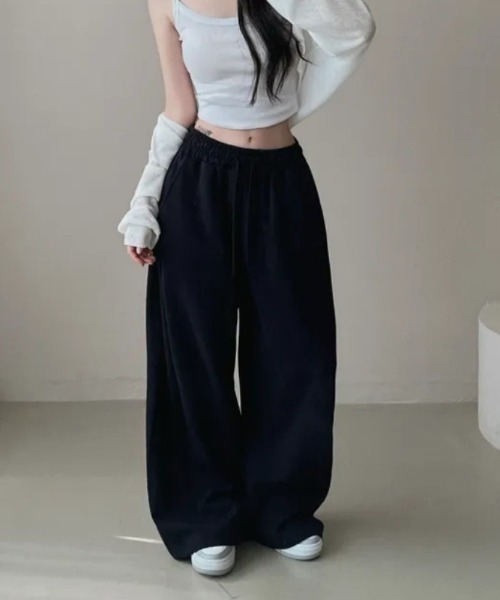 Lips(リップス)の「バックロゴがストリート映え!ルーズシルエットで魅せるスウェットパンツ(スウェットパンツ・レディース・ブラック・FREE)」の15枚目の写真