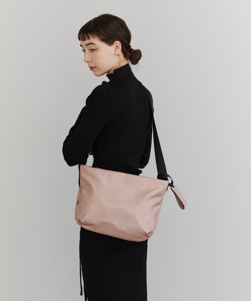 PELLEBORSA(ペレボルサ)の「ラウンドショルダー Cheers 4672(ショルダーバッグ・レディース・ベージュ系その他/ピンク系その他/ブラック/アイボリー・FREE)」の1枚目の写真