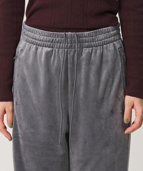 adidas Originals(アディダスオリジナルス)の「【別注】<adidas Originals>ファイヤーバード ベロアトラックパンツ(その他パンツ・レディース・ダークグレー・XXS/XS/S)」の8枚目の写真