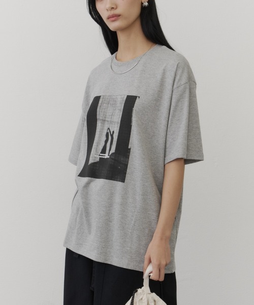DFFUR.（ディフル）の「ルーズシルエットアートフォトTシャツ（Tシャツ/カットソー・レディース・グレー/ピンク/チャコールグレー・FREE）」の10枚目の写真