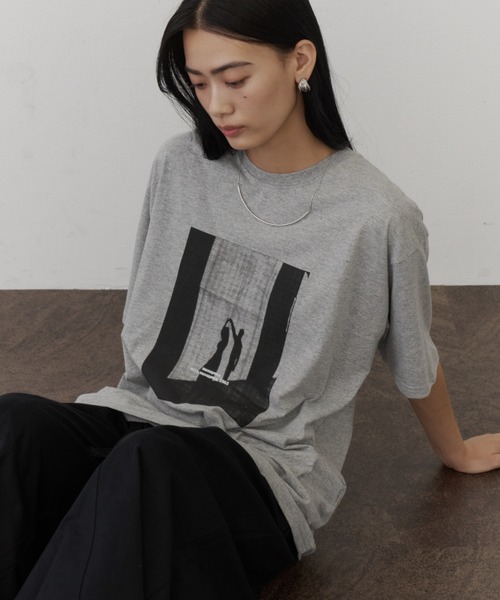 DFFUR.（ディフル）の「ルーズシルエットアートフォトTシャツ（Tシャツ/カットソー・レディース・グレー/ピンク/チャコールグレー・FREE）」の15枚目の写真