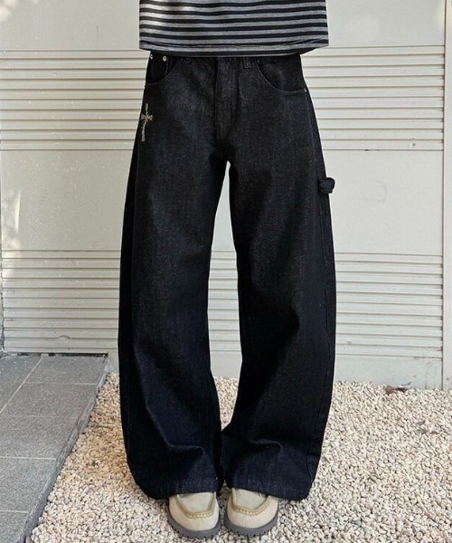 ViViDAY(ビビデー)の「レオパードクロス×スターモチーフ ワイドデニムパンツ(デニムパンツ・レディース・ブラック・S/M)」の4枚目の写真