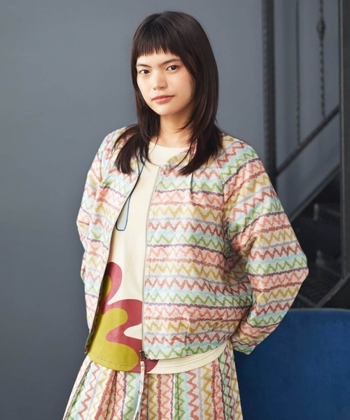 Jocomomola(ホコモモラ)の「Pincelade ジャカードボーダーノーカラージャケット(ノーカラージャケット・レディース・ネイビー/ベージュ・40)」の1枚目の写真