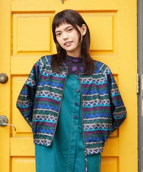Jocomomola(ホコモモラ)の「Pincelade ジャカードボーダーノーカラージャケット(ノーカラージャケット・レディース・ネイビー/ベージュ・40)」の2枚目の写真