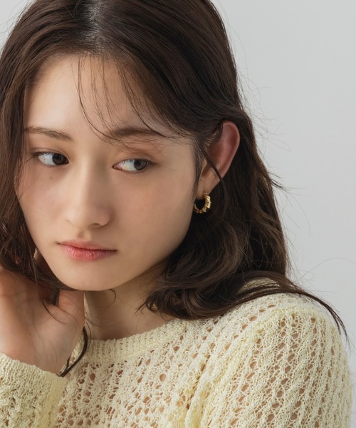 AJUGA.(アジュガ)の「ボールドリッジフープピアス(ピアス(両耳用)・レディース・シルバー/ゴールド・ONE SIZE)」の1枚目の写真