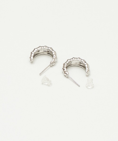 AJUGA.(アジュガ)の「ボールドリッジフープピアス(ピアス(両耳用)・レディース・シルバー/ゴールド・ONE SIZE)」の3枚目の写真