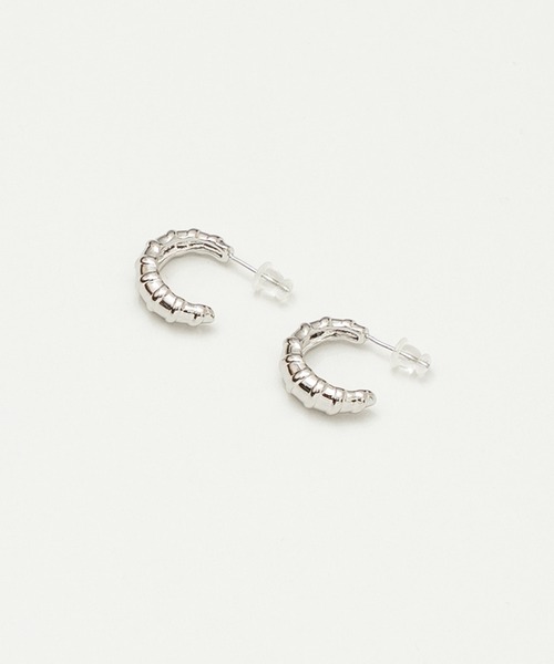 AJUGA.(アジュガ)の「ボールドリッジフープピアス(ピアス(両耳用)・レディース・シルバー/ゴールド・ONE SIZE)」の4枚目の写真