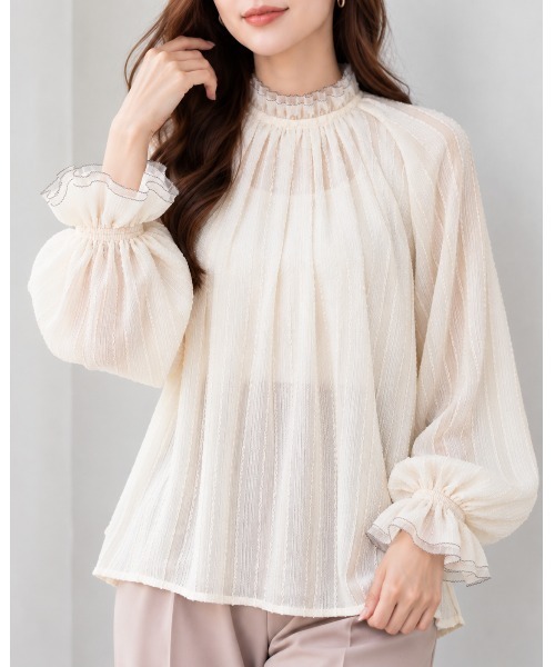 FAZVY(ファズビー)の「首元にときめきを フリルネックボリューム袖ブラウス(シャツ/ブラウス・レディース・ホワイト・L/M/S)」の1枚目の写真