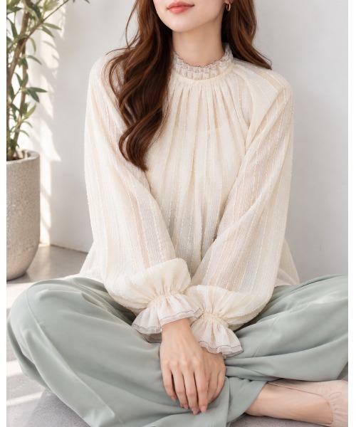 FAZVY(ファズビー)の「首元にときめきを フリルネックボリューム袖ブラウス(シャツ/ブラウス・レディース・ホワイト・L/M/S)」の11枚目の写真
