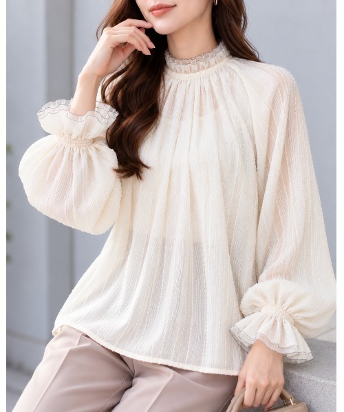 FAZVY(ファズビー)の「首元にときめきを フリルネックボリューム袖ブラウス(シャツ/ブラウス・レディース・ホワイト・L/M/S)」の15枚目の写真