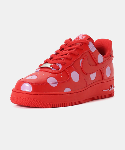 NIKE(ナイキ)の「NIKE WMNS AIR FORCE 1 '07 IR8647-600(スニーカー・レディース・レッド・25cm/24.5cm/24cm/23.5cm/23cm/22.5cm)」の2枚目の写真