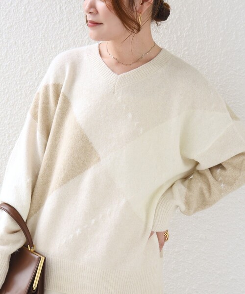 SHIPS(シップス)の「【WEB限定】〈手洗い可能〉ビッグ アーガイル Vネック ニット(ニット/セーター・レディース・オフホワイト/ダークグレー/ライトグレー・ONE SIZE)」の2枚目の写真