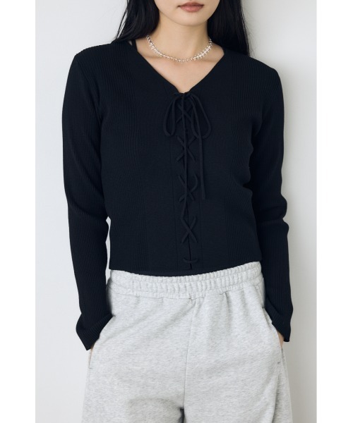 AZUL by moussy（アズールバイマウジー）の「フェイクレイヤードレースアップニット 秋服　冬服　春服　デザインニット（ニット/セーター・レディース・ブラック/ボルドー/ライトグレー・FREE）」の6枚目の写真